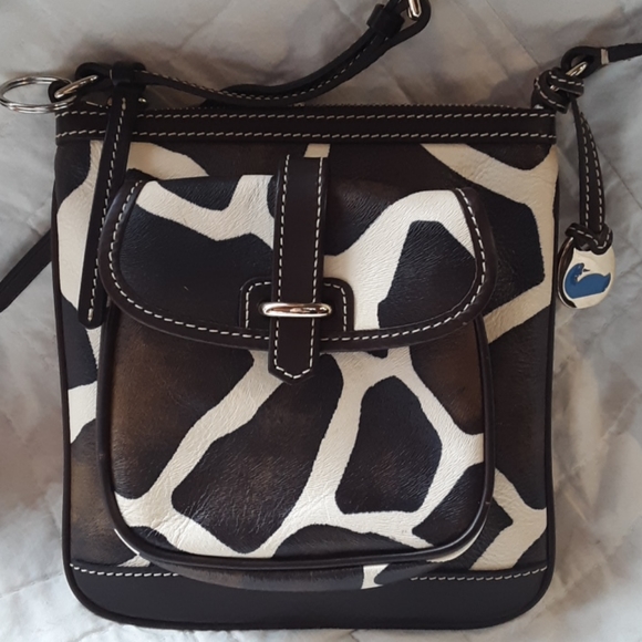 Dooney & Bourke Handbags - DOONEY& BOURKE CROSSBODY PURSE